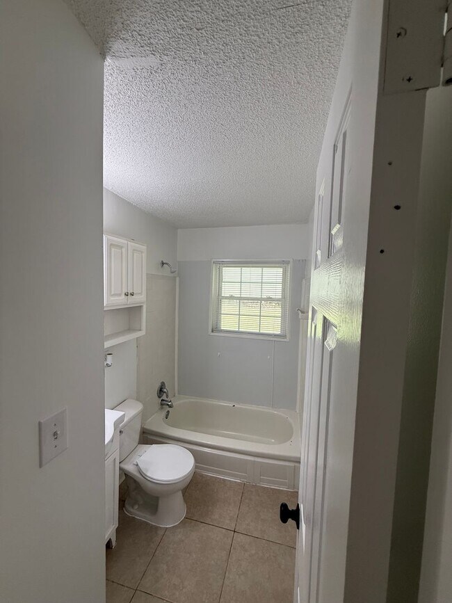 Photo - 322 W Whatley St