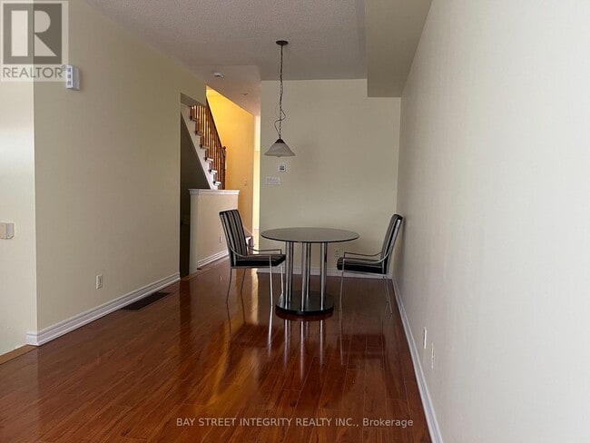 Photo - 3 English Garden Way