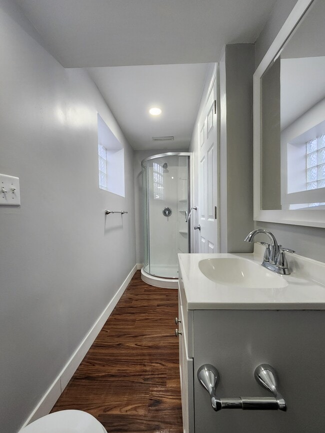Baño - ducha - 7302 Columbia Ave