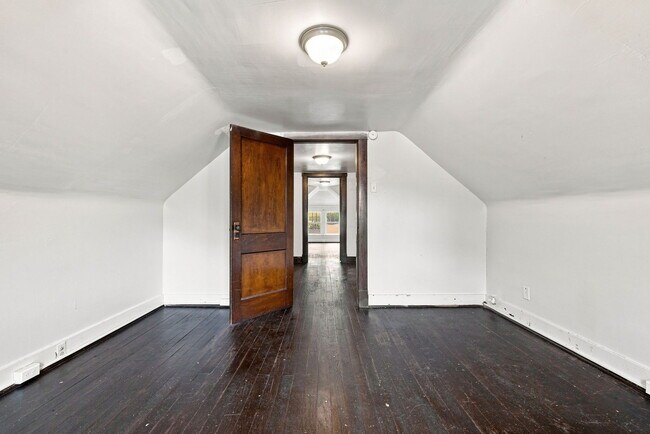 Photo - 400 Center St