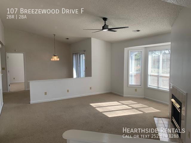Photo - 107 Breezewood Dr