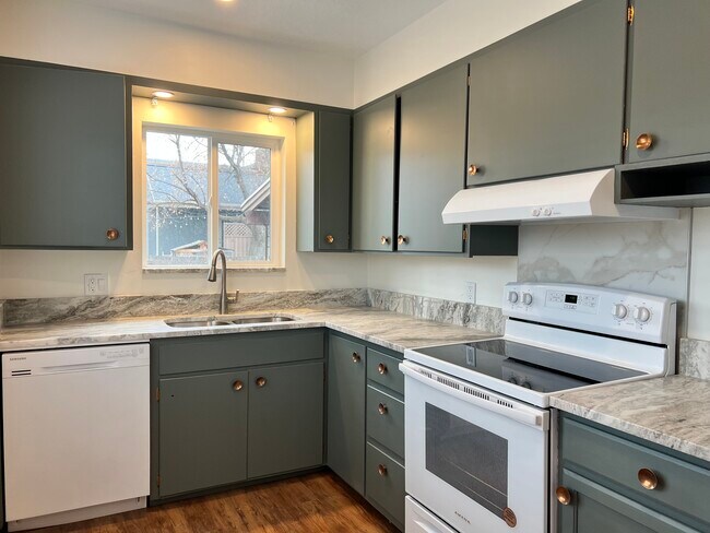 Photo - 1405 E Parkway Ave Unit Parkway Ave Apt