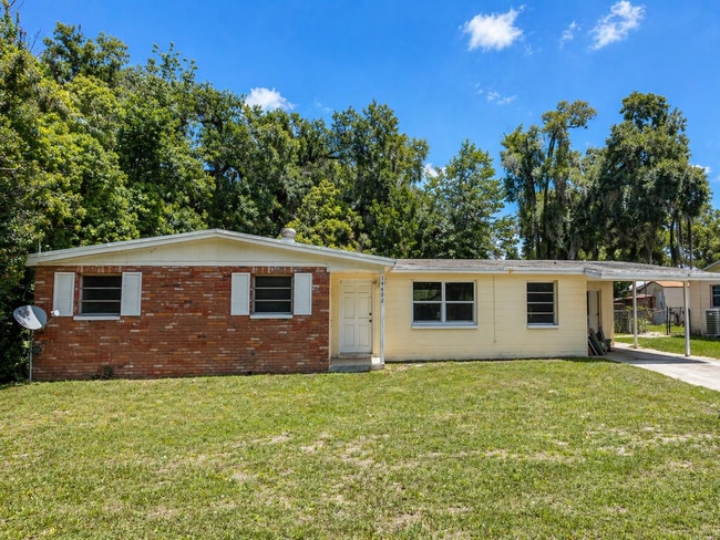 Building Photo - Cobblestone Charm w/This Spacious 3BR/1BA Dade City Home