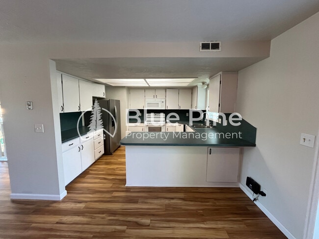 395 Hemlock Cir