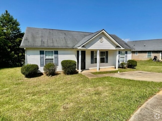 Building Photo - This lovely three bedroom two bath home is...