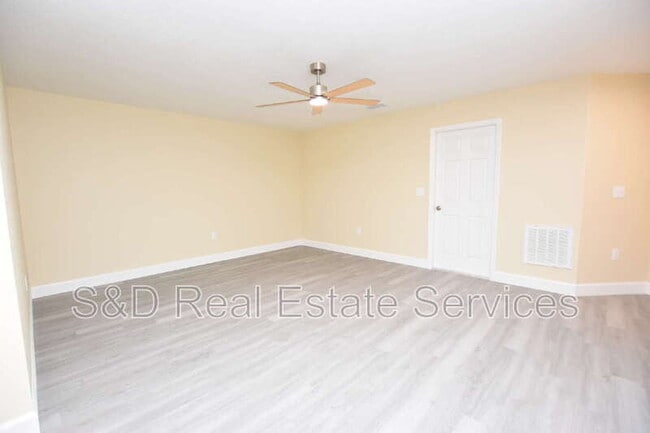 Photo - 1111 Mercury Dr E Unit C
