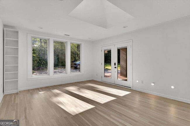 Photo - 2605 McKinnon Dr