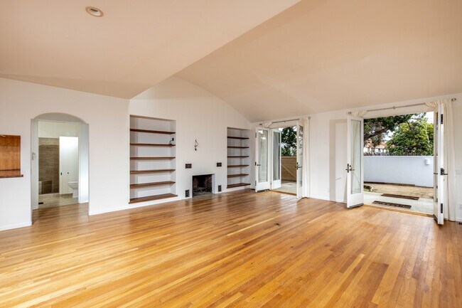 Photo - 1090 Devonshire Dr