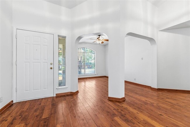 Photo - 5043 Cleves St