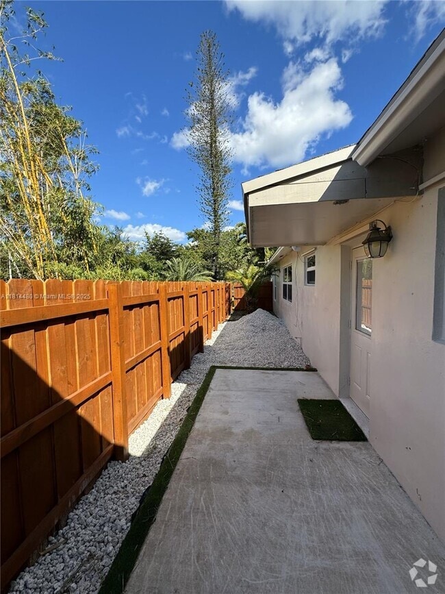 Building Photo - 4071 SW 51st St Rental