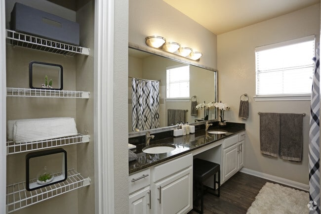 2BA,2BA - 1250 B3 - BATHROOM