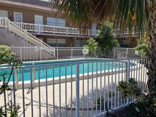 Photo - 241 SE 9th Ct Unit 109