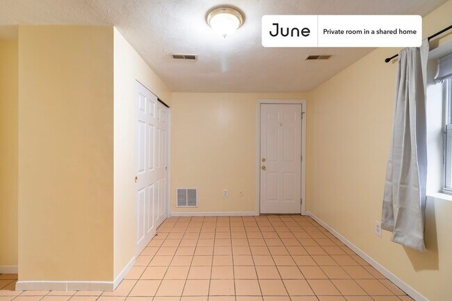 Photo - Room in Shared 3 bed/2 bath home Unit C