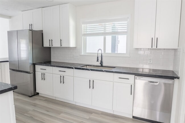 Building Photo - 609 Oak Harbor Dr