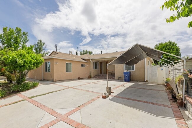 Photo - Charming 3 Bedroom / 1.5 Bathroom Home in ...