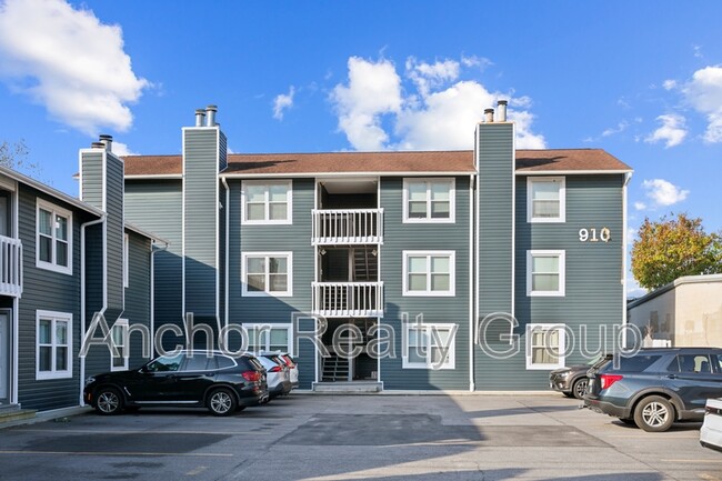 Building Photo - 910 Mediterranean Ave Rental
