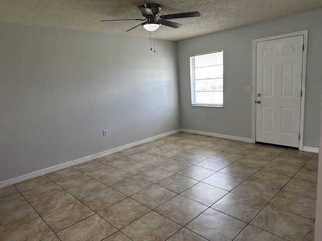 Photo - 1476 Temple Dr