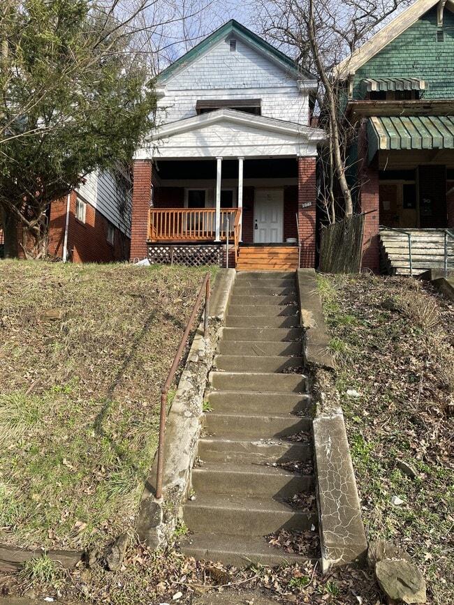 Building Photo - 2042 Laketon Rd