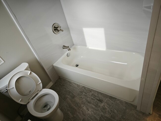 Photo - 612 W Garrison St