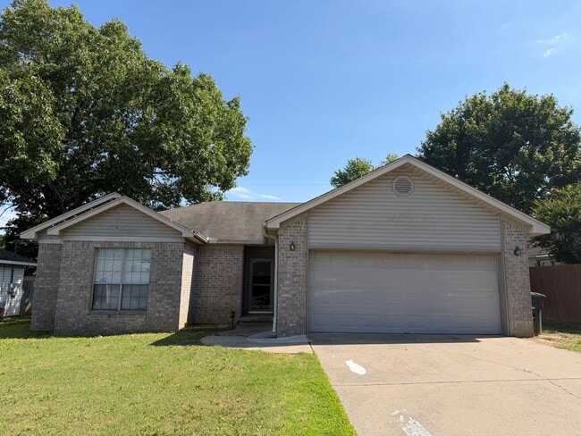 Building Photo - 102 Plumdale Dr