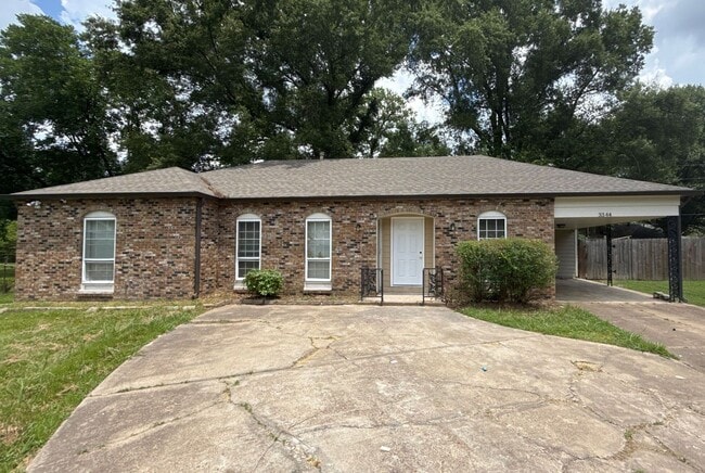 Building Photo - Spacious 3 Bed and 2 Bath for rent in Pkwy... Rental