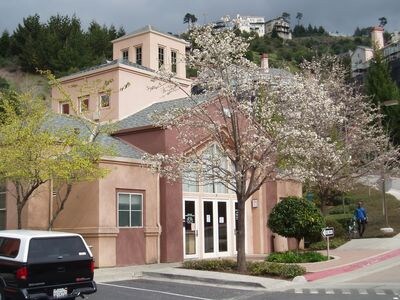 Photo - 320 Caldecott Ln