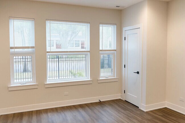 Photo - 4608 S Indiana Ave Unidad 1