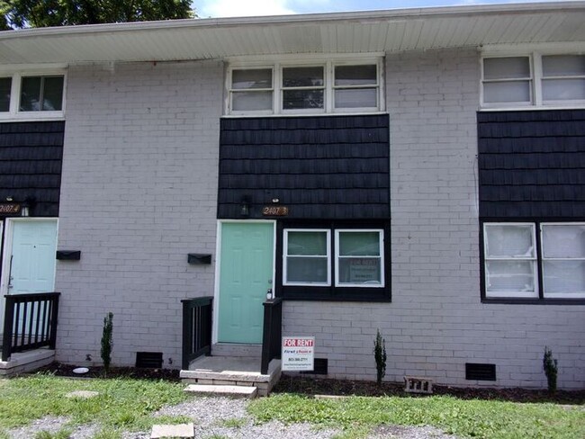 2 Bedroom 1 Bath Townhome Minutes to Uptow... - 2 Bedroom 1 Bath Townhome Minutes to Uptow...