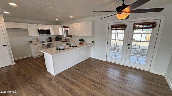 Photo - 1000 W Elna Rae St