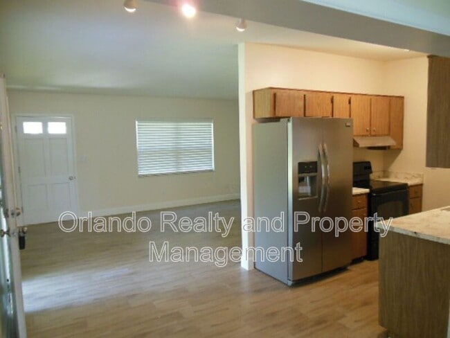 Photo - 404 Oakhurst St