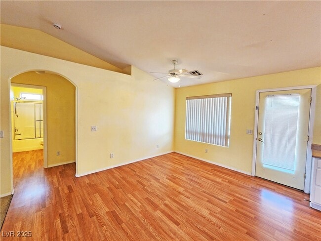 Building Photo - 960 Lone Pine Rd