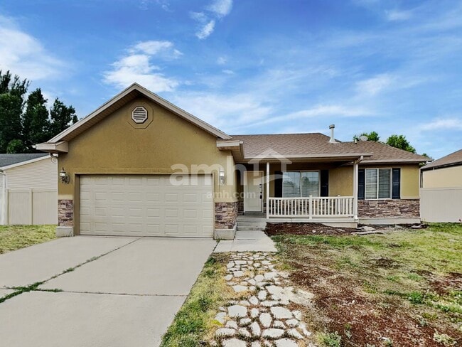 Photo - 2095 E Shadow Dr House