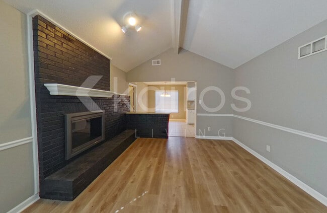 Photo - 2785 Clearbrook St