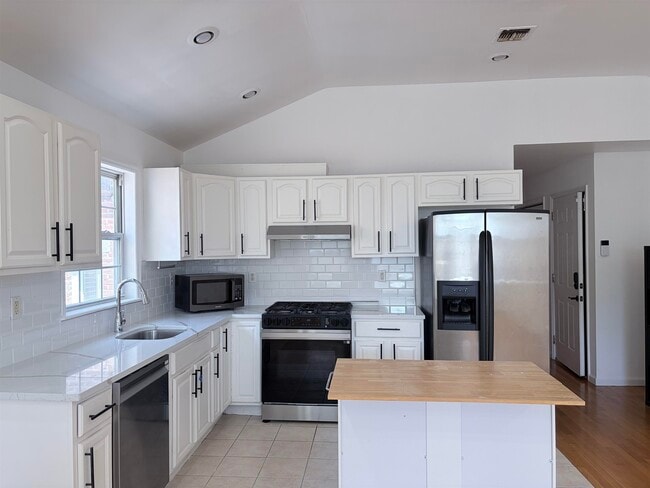 Photo - 90 Leonard St Unit B2