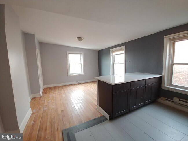 Photo - 1508 S Broad St Unit THIRD FLOOR