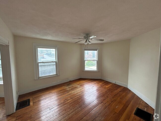 Building Photo - 27R Albion St Rental