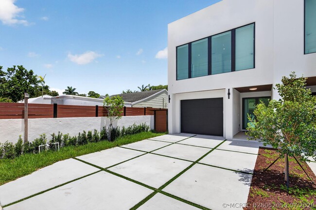 Photo - 704 SW 9th St
