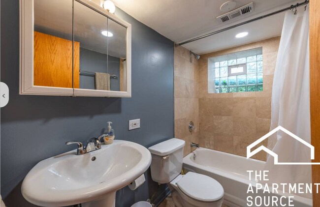 Photo - 1349 N Washtenaw Ave Unit 1E