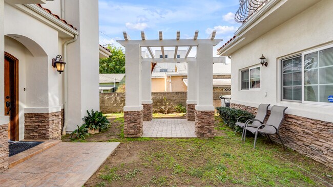 "Zona de patio trasero" - 522 W Elk Ave