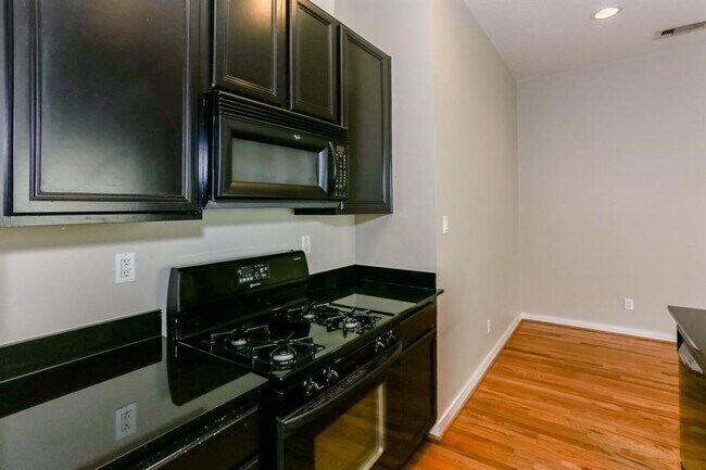 Photo - 4030 Center St