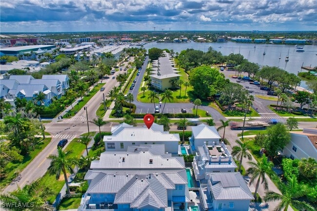 Photo - 888 10th Ave S