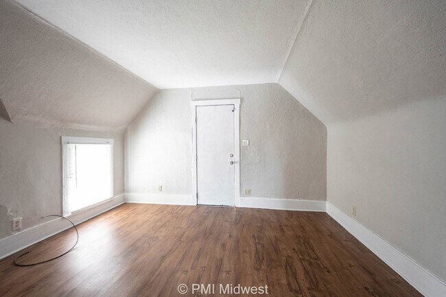831.5 S Webster St