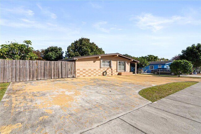 Photo - 11535 Lincoln Blvd