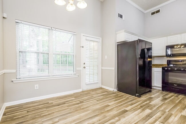 Photo - 130 Stoney Brook Way