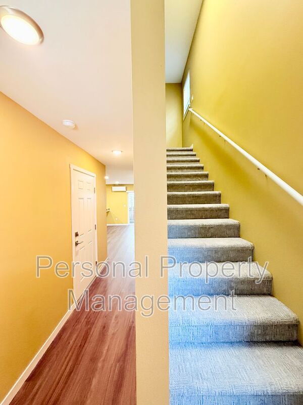 Photo - 5715 NE 74th Ct