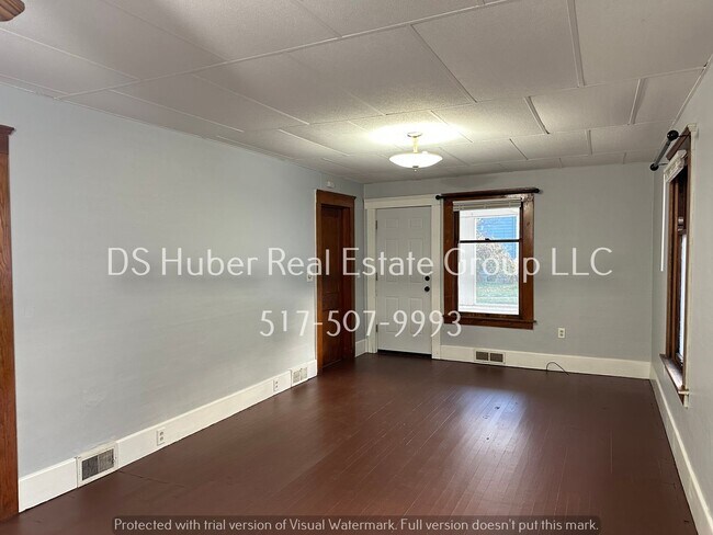 Photo - 1415 Lansing Ave