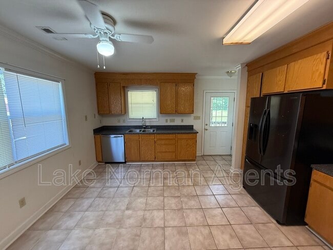 140 Watkins St Unit Upstairs