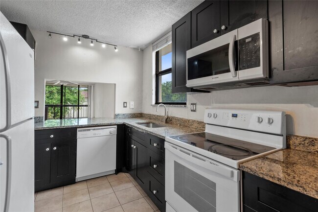 Photo - 8429 Forest Hills Dr Unit 304