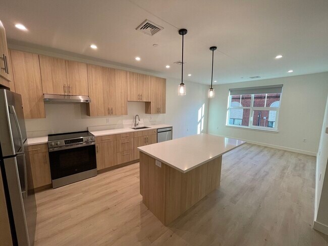 Photo - 1151 Walnut St Unit 306