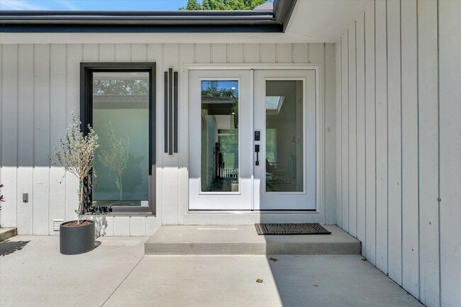 Photo - 102 Greencroft Dr